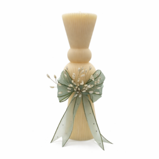 lumanare clepsidra culoare crem ornata cu funda verde