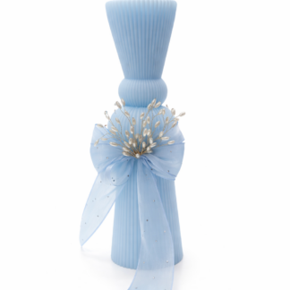 lumanare clepsidra culoare bleu ornata cu funda